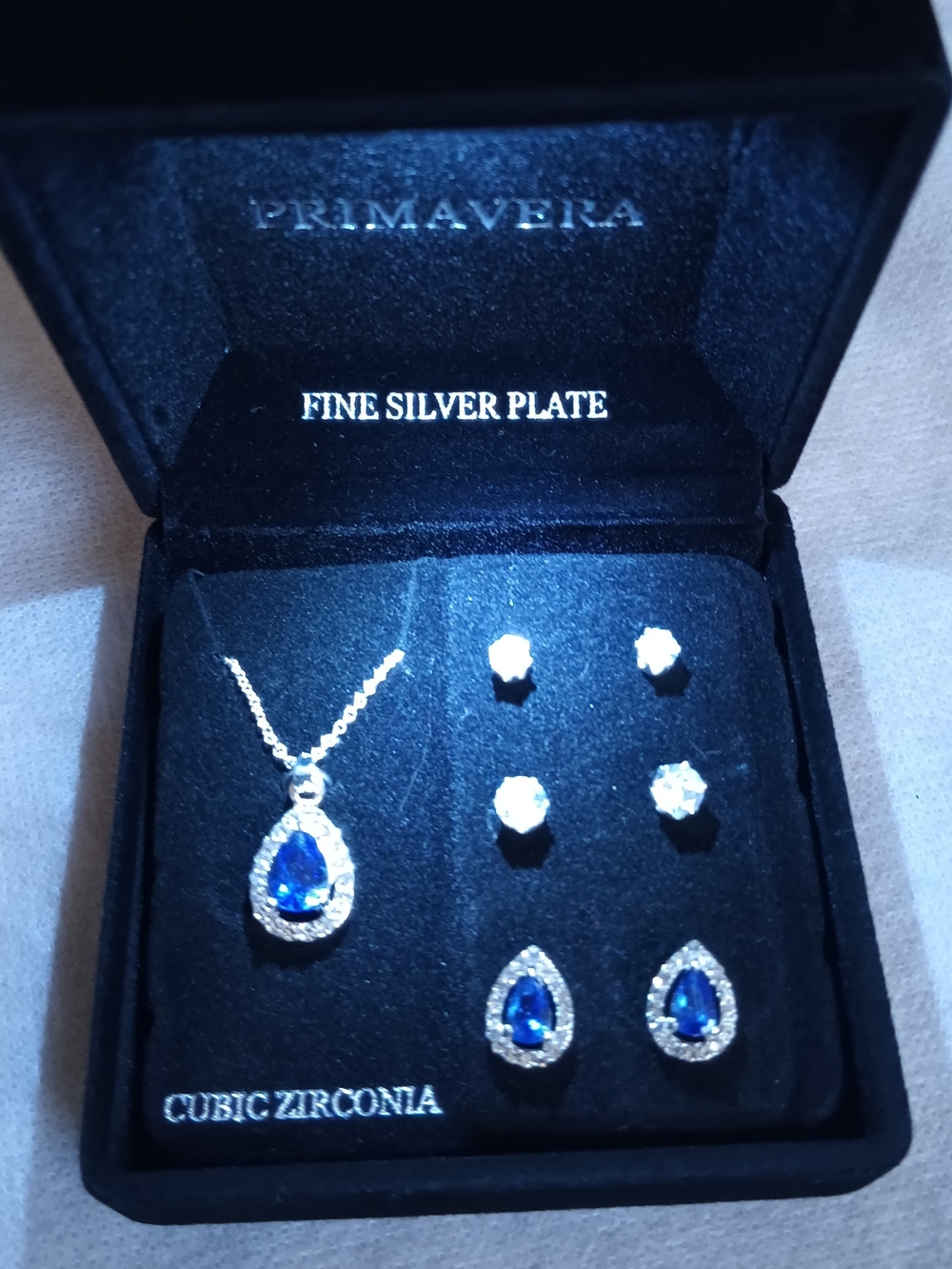 FINE SILVER PLATE NECKLACE & STUDS BOXED SET